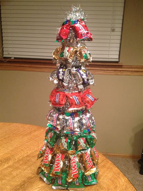 Candy Bar Christmas Tree | Last minute christmas gifts, Christmas gifts to make, Christmas candy ...