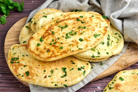 Garlic naan bread - Easy recipe for Indian naan flatbread with garlic ...