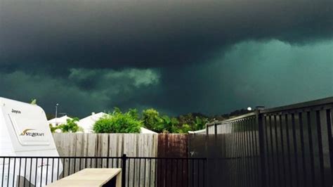 Terrifying green storm clouds engulf Brisbane, Australia - Strange Sounds