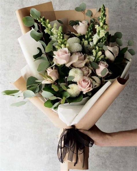 Graduation Flowers: Guide to Sending Flowers to Congratulate the ...