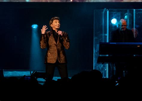 Concert Photos: Barry Manilow Brings Hits! 2023 Tour to Rocket Mortgage ...