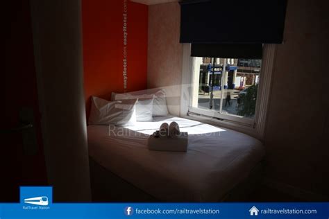 Hotel Review: easyHotel London Luton Small Rooms with Window • RailTravel Station