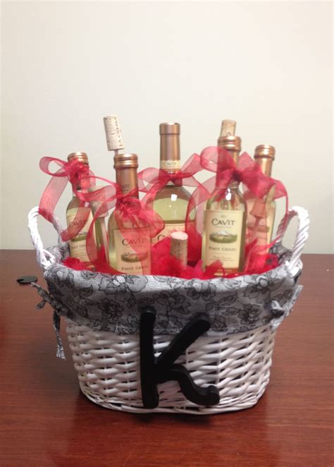 Wine gift basket. Made it for my friend! Wine Gifts Diy, Liquor Gifts ...