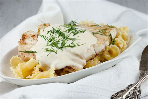 Creamy white wine and dill sauce - ohmydish.com