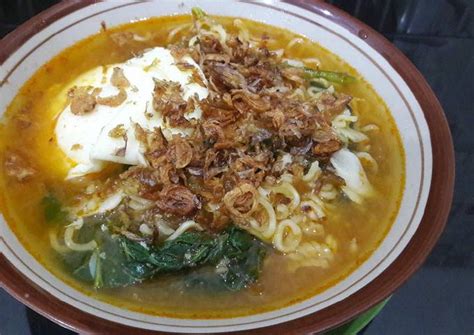 Resep Mie rebus telur ceplok sawi hijau oleh TiaSutiawati - Cookpad