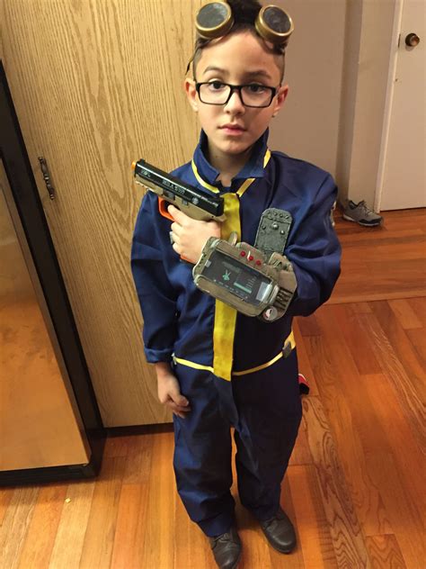 Fallout 4, Vault Boy and Pipboy homemade | Boy costumes, Pip boy ...