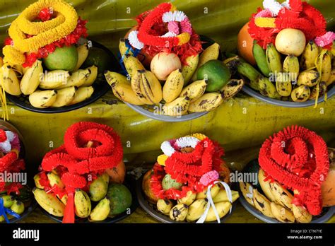 Sri lanka market fruits fruit hi-res stock photography and images - Alamy