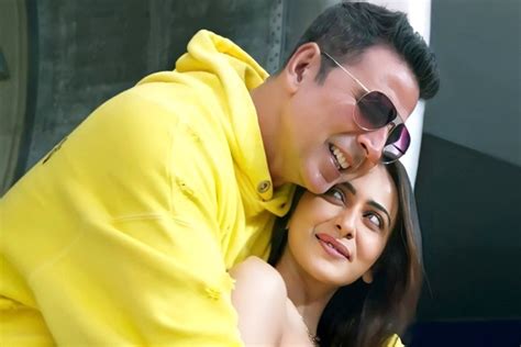 'Cuttputlli' Twitter Review: Netizens shower love while Akshay Kumar, Rakul Preet standout