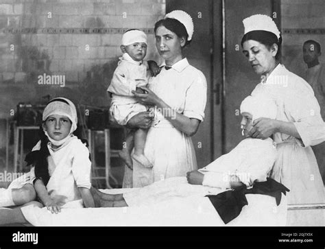 FILE 1914-1918. Picture from First World War. Nurses taking care of wounded children at the ...