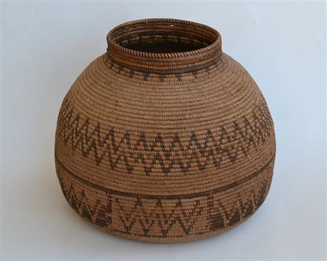 Chemehuevi Baskets / Trays – Red Mesa Gallery