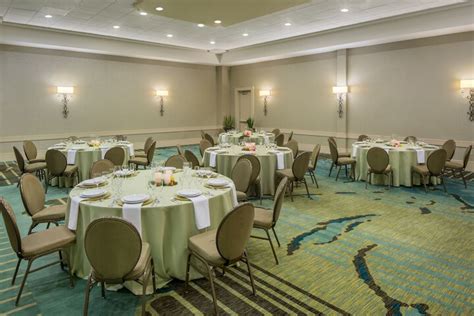 Crowne Plaza Charleston Airport Convention Center an IHG Hotel North Charleston | Bookonline.com