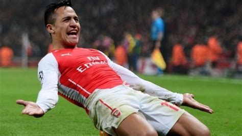 Arsenal sweat over Alexis Sanchez injury