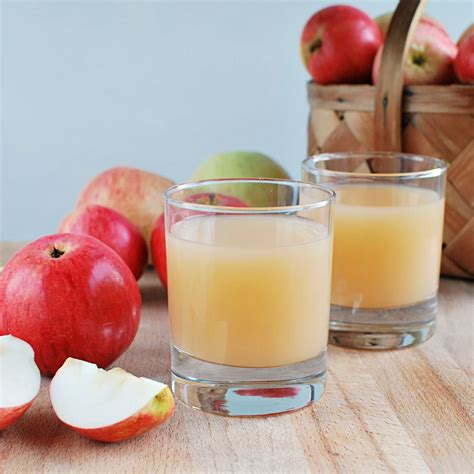 Apple Juice Recipe - Yummieliciouz