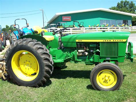 John Deere 820: Specs, Engine, Transmission, Dimensions