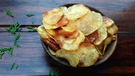 National Potato Chip Day: Tips to make healthy potato chips at home ...