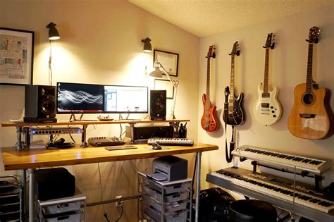 11 Must-Haves for Your Home Recording Studio [Infographic]