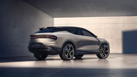 Lotus Eletre gets range-topping ‘R’ model with 905 hp - EV Pulse