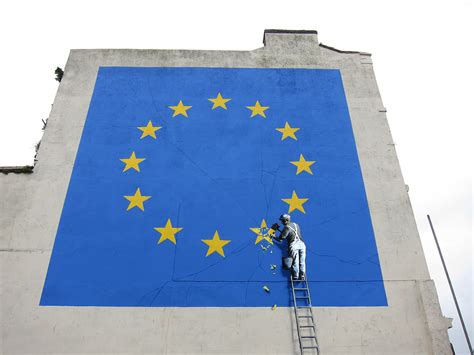 Banksy, new anti-Brexit mural appears in the city of Dover | LifeGate