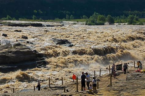 Where Can A Yellow Waterfall Be Seen? - WorldAtlas