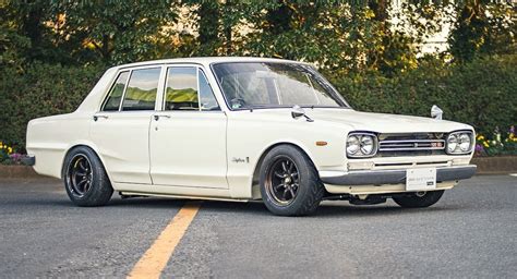 Can This 1969 Nissan Skyline 2000 GT-R Sway You Away From A Modern Godzilla? | Carscoops - Flipboard