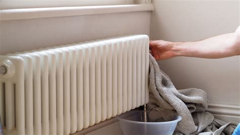 How to bleed a radiator: Get rid of unwanted cold spots | Homebuilding