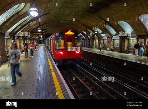 A train leaving Baker Street underground station, one of the oldest Tube-stations in the City of ...