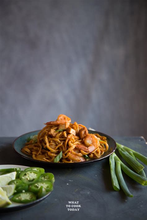 Easy Seafood Mee Goreng/ Seafood Fried Noodles