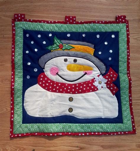 Snowman quilted applique wall hanging | Christmas quilts, Snowman quilt, Christmas sewing