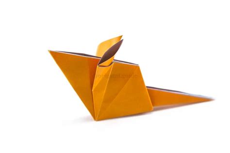 How To Make An Origami Mouse - 4 - Folding Instructions - Origami Guide