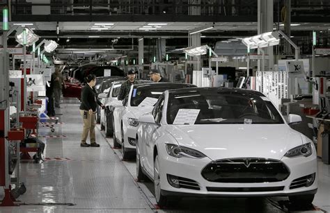 Tesla vs. Texas dealerships explained: Are more luxury electric cars ...