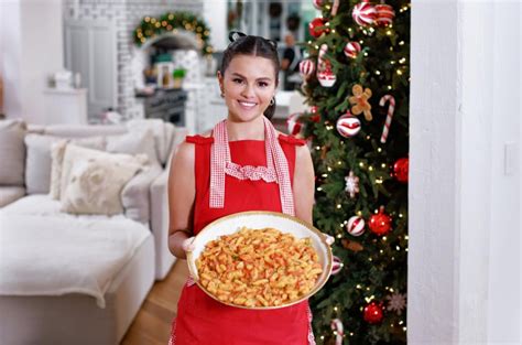 Selena Gomez Announces 'Selena + Chef: Home for the Holidays'