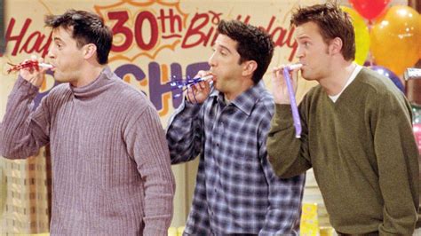 Friends: 10 iconic style moments from the ’90s sitcom that are still trending in 2021 | GQ India