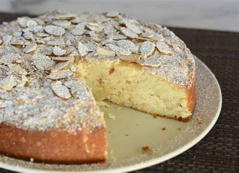 Almond Ricotta Cake | Recipe in 2020 | Ricotta cake recipes, Desserts, Italian desserts