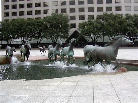 25 Of The Most Creative Sculptures And Statues From Around The World ...