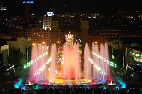 New show of the Magic Fountain in Montjuïc - Hotel Continental Barcelona