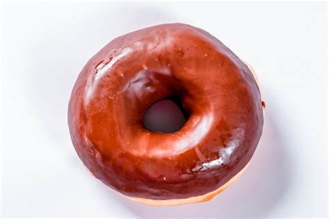 Chocolate-coated donut - Creative Commons Bilder
