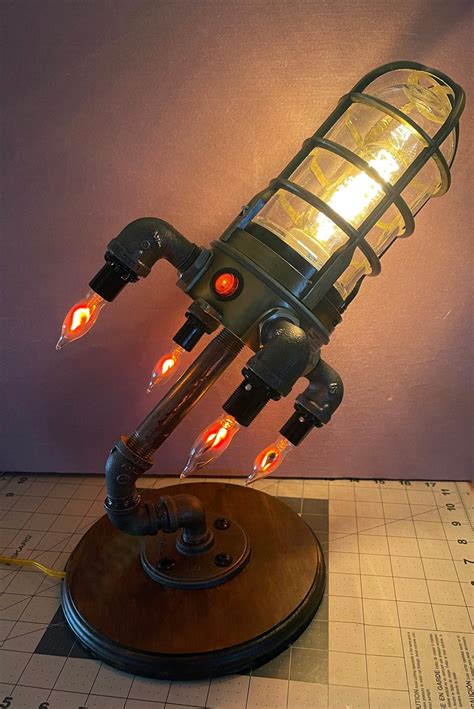 This Retro Rocketship Lamp Is a Perfect Addition To Any Space Nerd's Desk