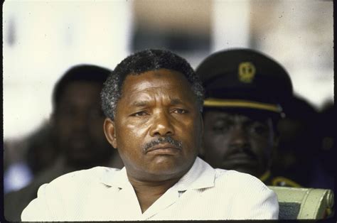 Ali Hassan Mwinyi, Former Tanzanian President, Dies at 98 - Bloomberg