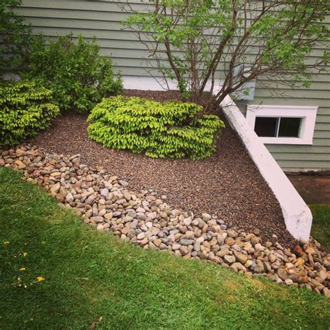 Use pea gravel mulch for a beachy feel | Little garden, Pea gravel, Outdoor decor