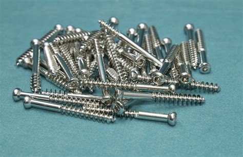 Orthopaedic Bone Screws Type & Design - Siiora Surgical - Medium