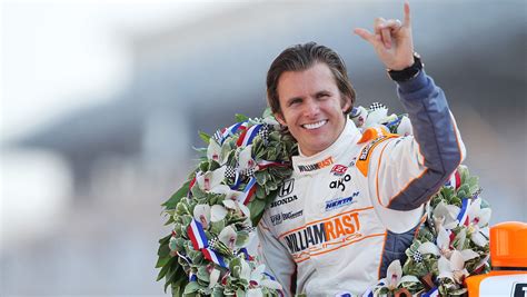 Dan Wheldon's sister stays close to IndyCar family