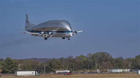 Watch NASA’s Super Guppy transport plane land in Alabama | Popular Science