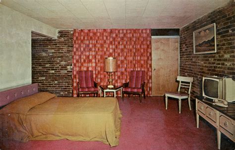 Postcards of Mid-Century Motel Rooms With Style - Flashbak