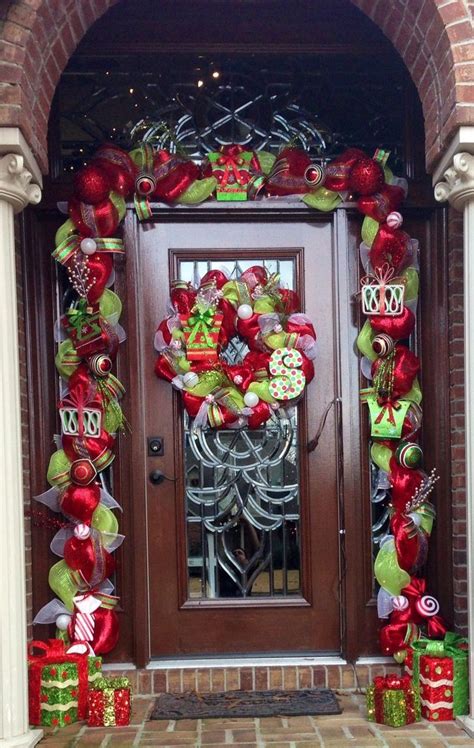 22 Christmas Wreath Ideas For Your Front Door