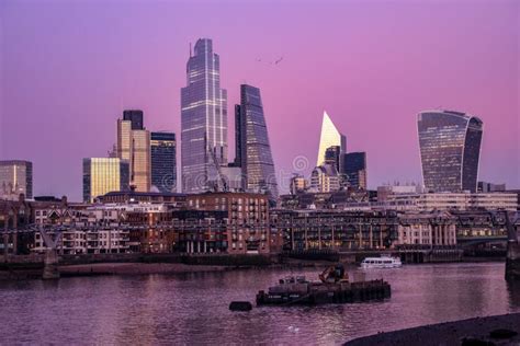 London Skyline pink editorial stock image. Image of sunset - 173723589