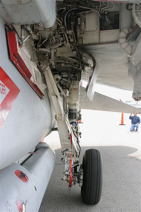 Pin by ron creswell on F 14 Tomcat | Landing gear, F14 tomcat, Airplane fighter