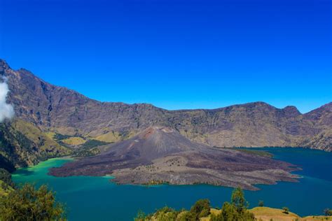 Top 10 volcano adventures in Indonesia