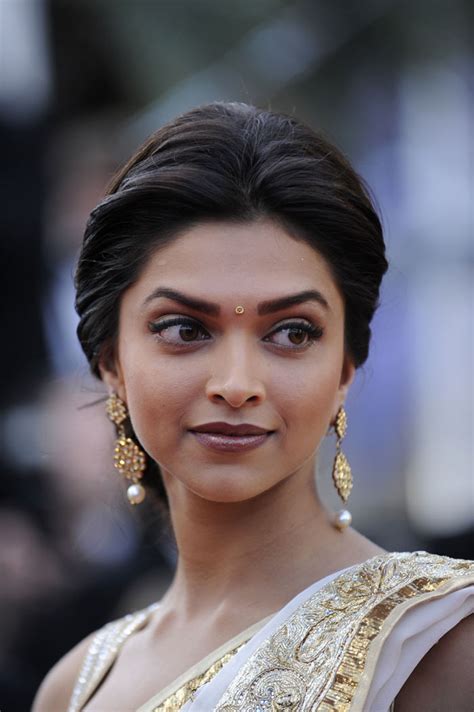 Latest News: Deepika Padukone at 63rd Cannes Film Festival 2010, Day 2 Red Carpet (Photographs)