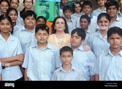 VCA76537 Nita Ambani with her son and students of Dhirubhai Ambani ...