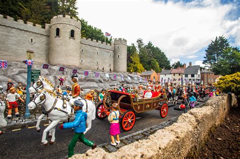 Miniature recreation of Queen Elizabeth's Jubilee parade unveiled